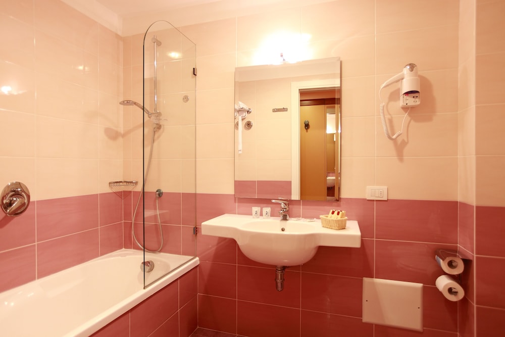Hotel Caravel — Hotel rooms in Sant'Angello, Campania