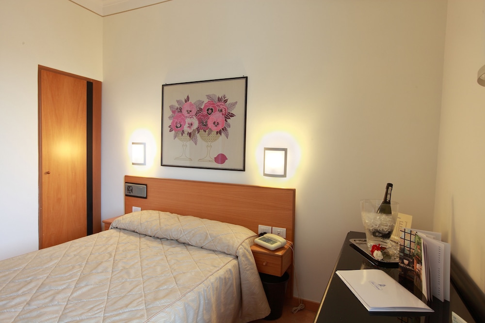 Hotel Caravel — Hotel rooms in Sant'Angello, Campania