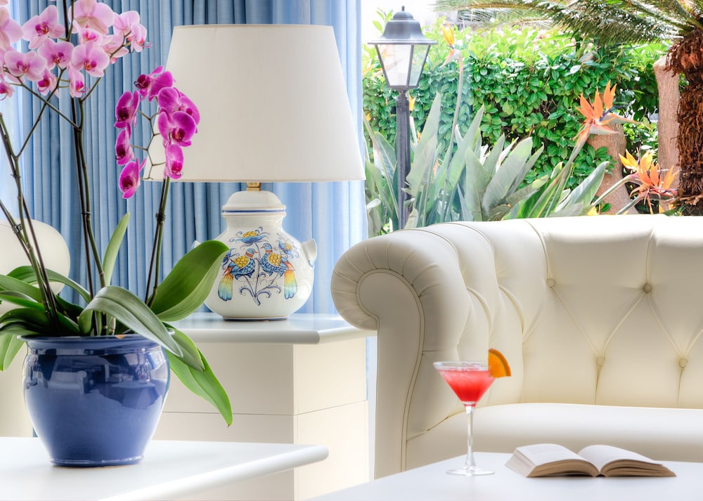 Hotel Caravel — Hotel rooms in Sant'Angello, Campania