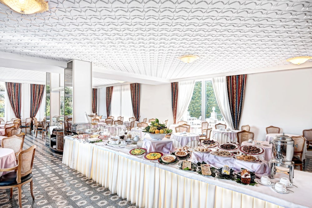 Hotel Caravel — Restaurant & bars in Sant'Angello, Campania