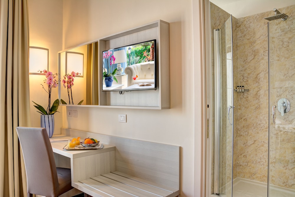 Hotel Caravel — Hotel rooms in Sant'Angello, Campania
