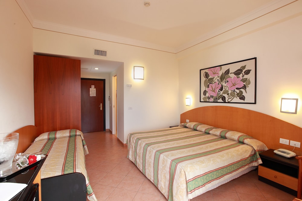 Hotel Caravel — Hotel rooms in Sant'Angello, Campania