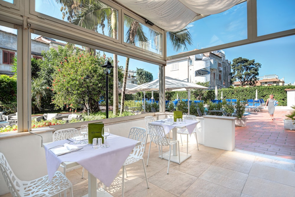 Hotel Caravel — Restaurant & bars in Sant'Angello, Campania