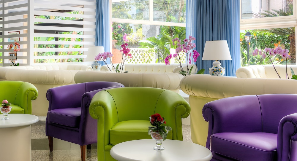 Hotel Caravel — Hotel building in Sant'Angello, Campania
