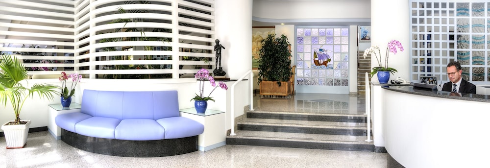 Hotel Caravel — Hotel building in Sant'Angello, Campania