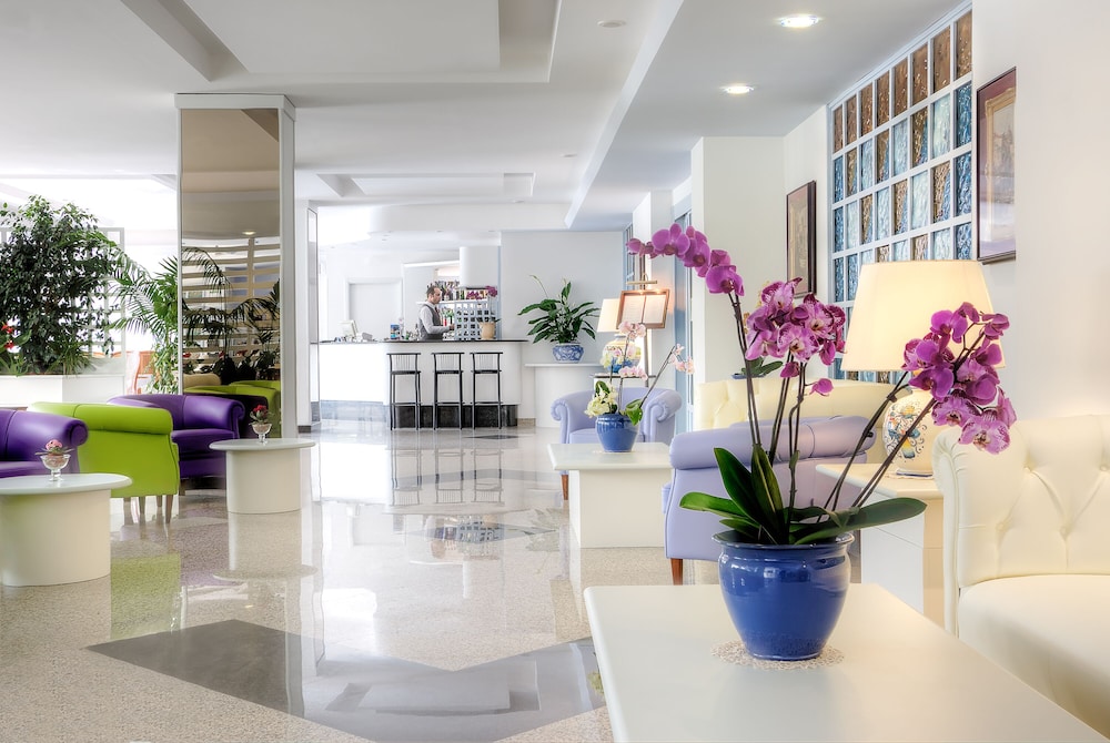 Hotel Caravel — Restaurant & bars in Sant'Angello, Campania
