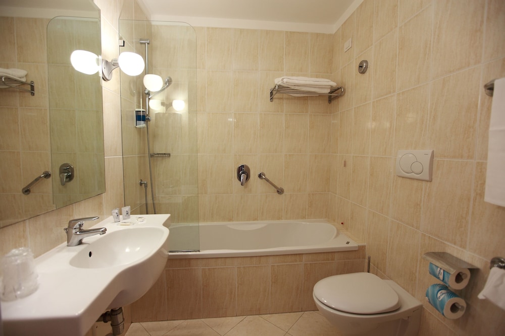 Hotel Caravel — Hotel rooms in Sant'Angello, Campania