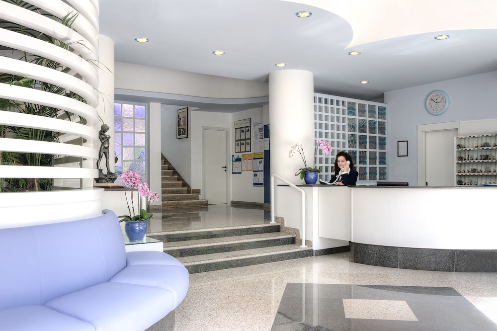 Hotel Caravel — Hotel building in Sant'Angello, Campania