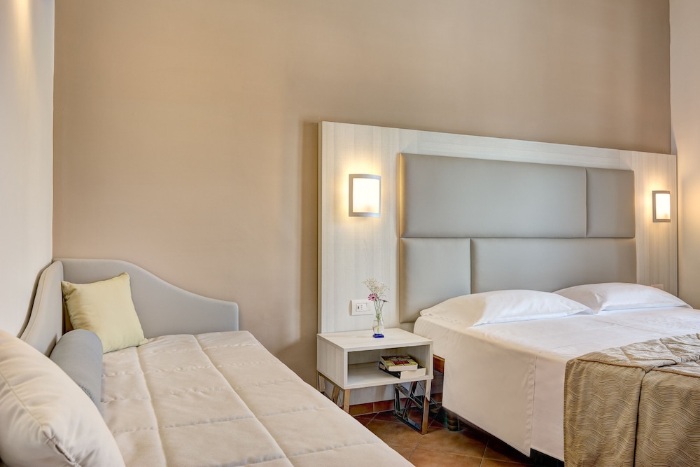 Hotel Caravel — Hotel rooms in Sant'Angello, Campania