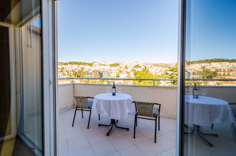Nikola Apartments — Hotel rooms in Dubrovnik, Dubrovnik-Neretva