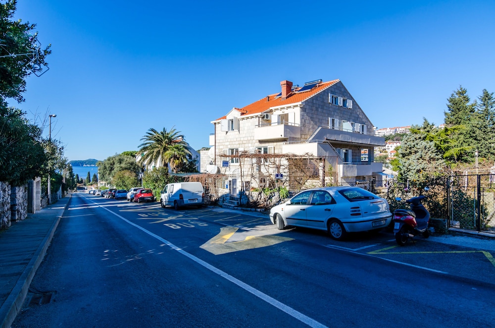 Nikola Apartments — Hotel building in Dubrovnik, Dubrovnik-Neretva