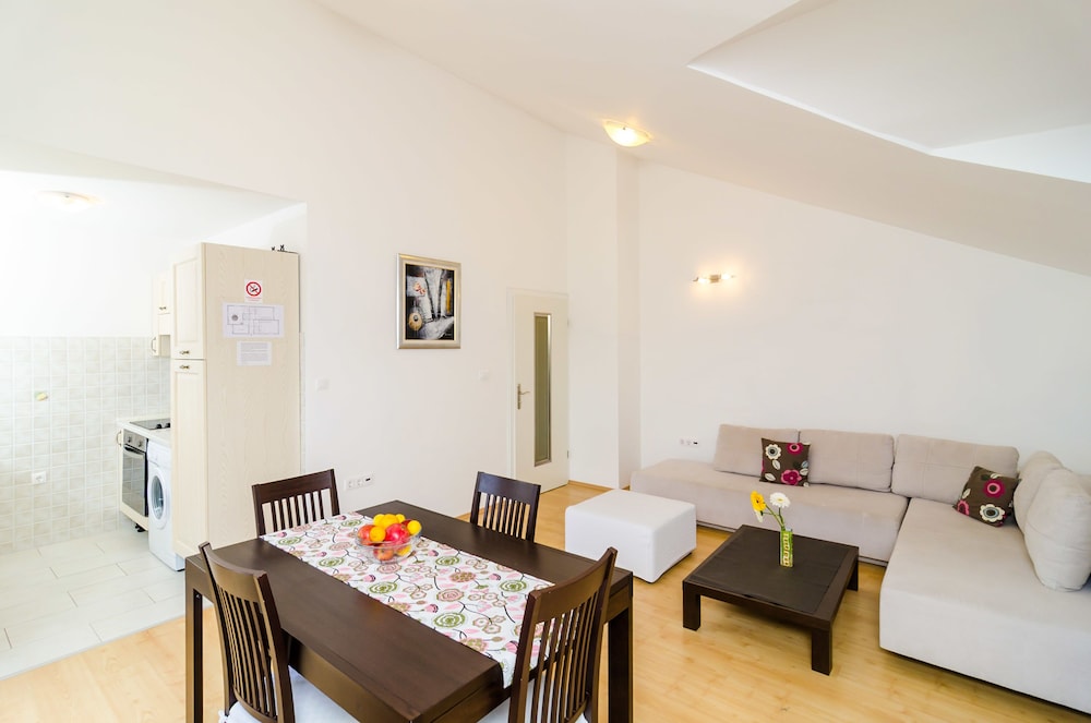 Nikola Apartments — Hotel rooms in Dubrovnik, Dubrovnik-Neretva