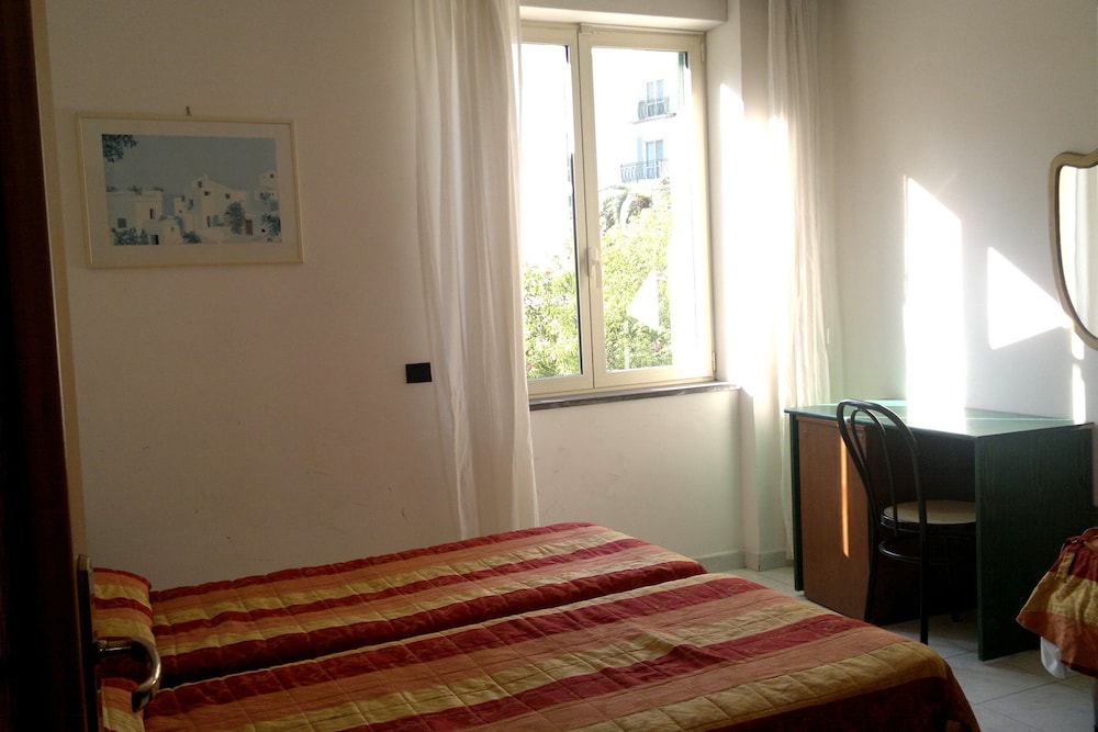 Hotel Eden — Hotel rooms in Sorrento, Campania
