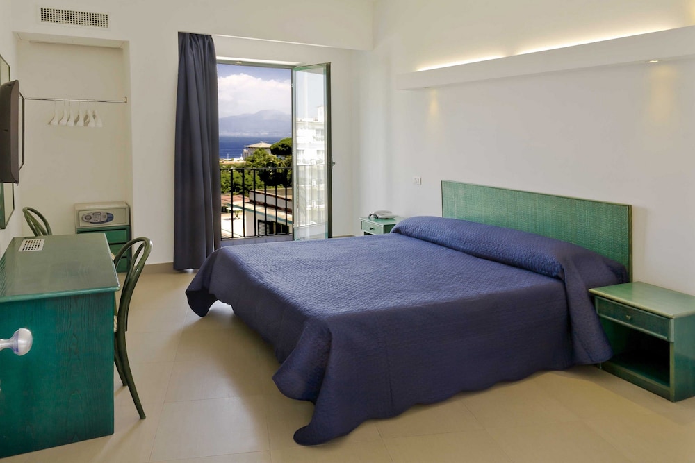Hotel Eden — Hotel rooms in Sorrento, Campania
