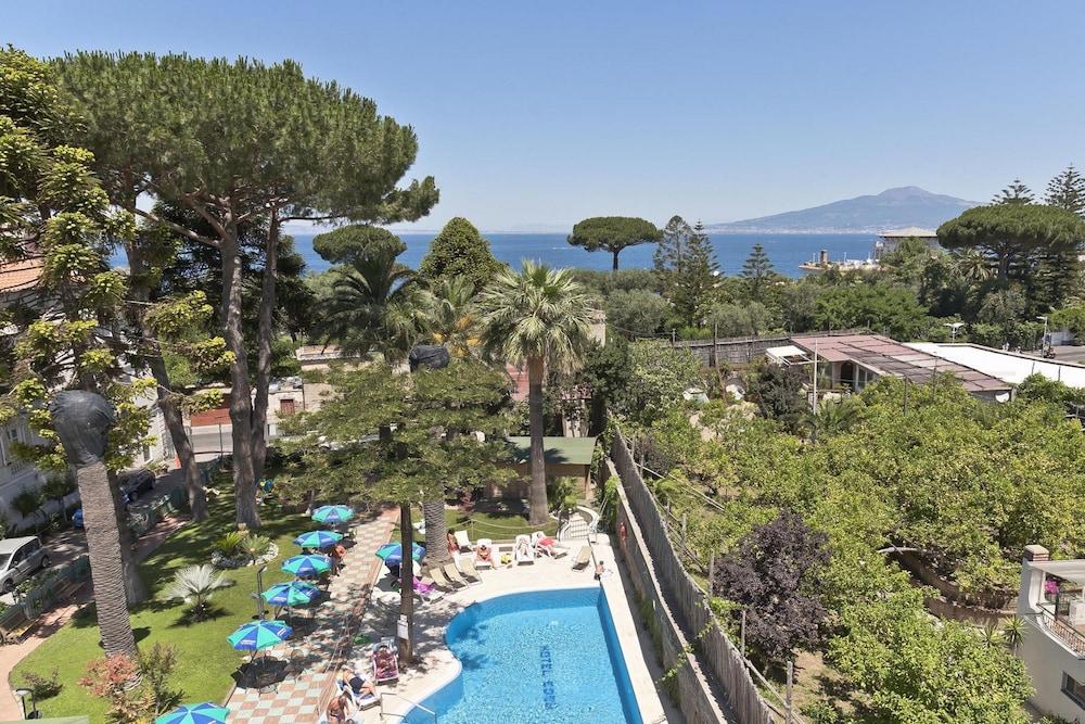 Hotel Eden — Swimming pool in Sorrento, Campania