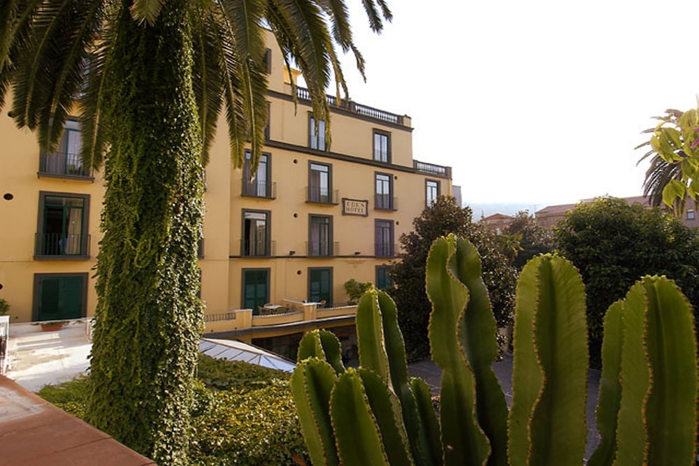 Hotel Eden — Hotel building in Sorrento, Campania
