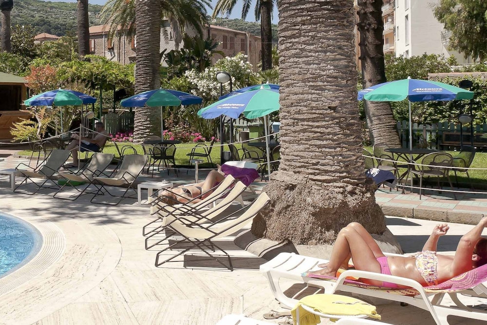 Hotel Eden — Beach in Sorrento, Campania