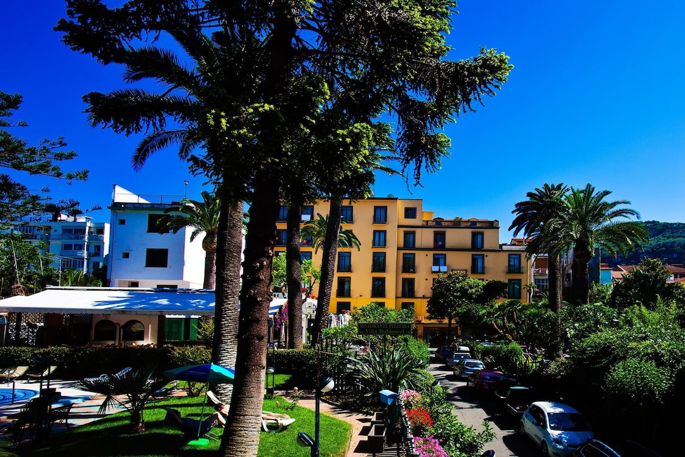 Hotel Eden — Hotel building in Sorrento, Campania