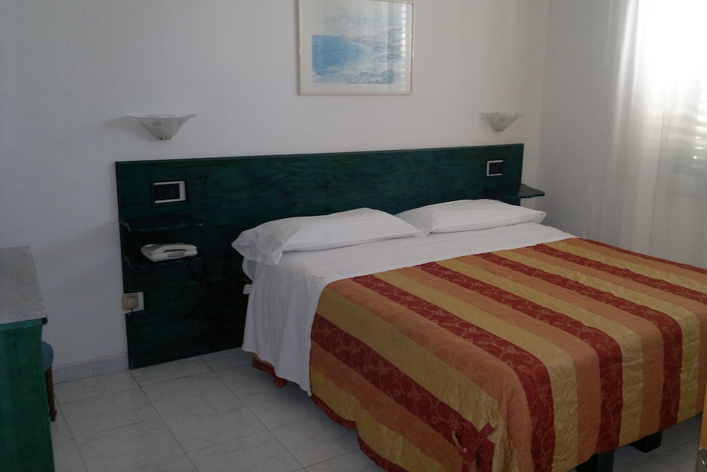 Hotel Eden — Hotel rooms in Sorrento, Campania