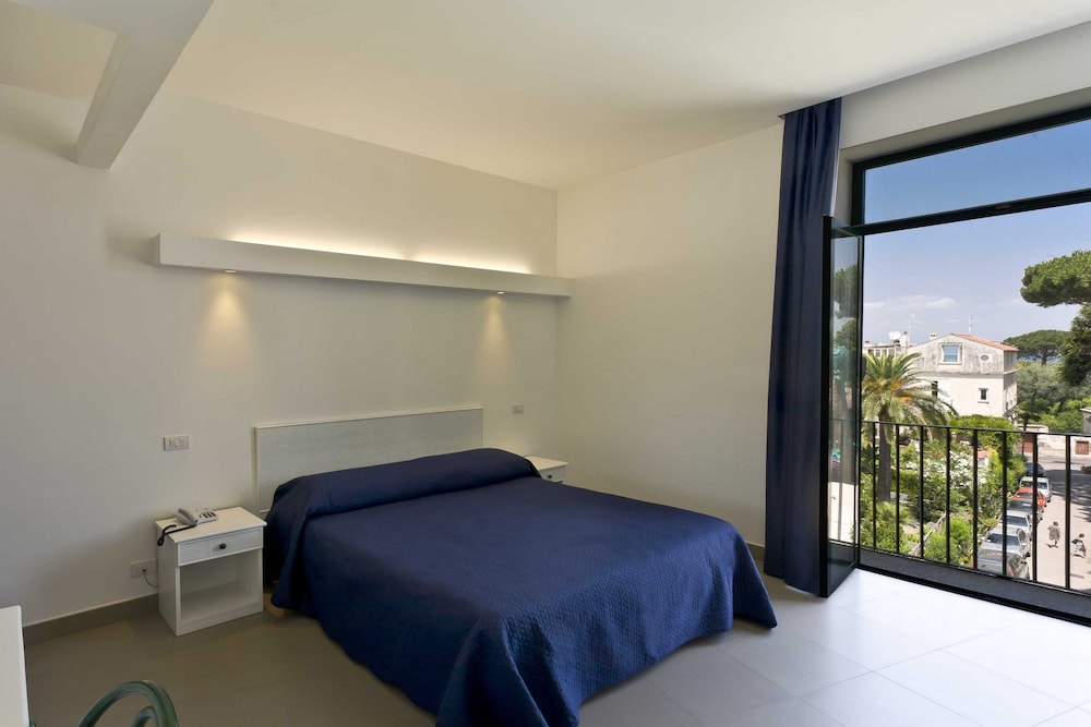 Hotel Eden — Hotel rooms in Sorrento, Campania