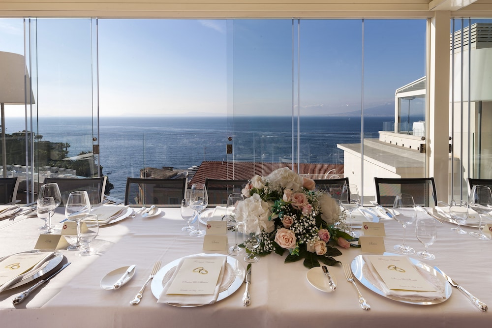 Continental — Restaurant & bars in Sorrento, Campania