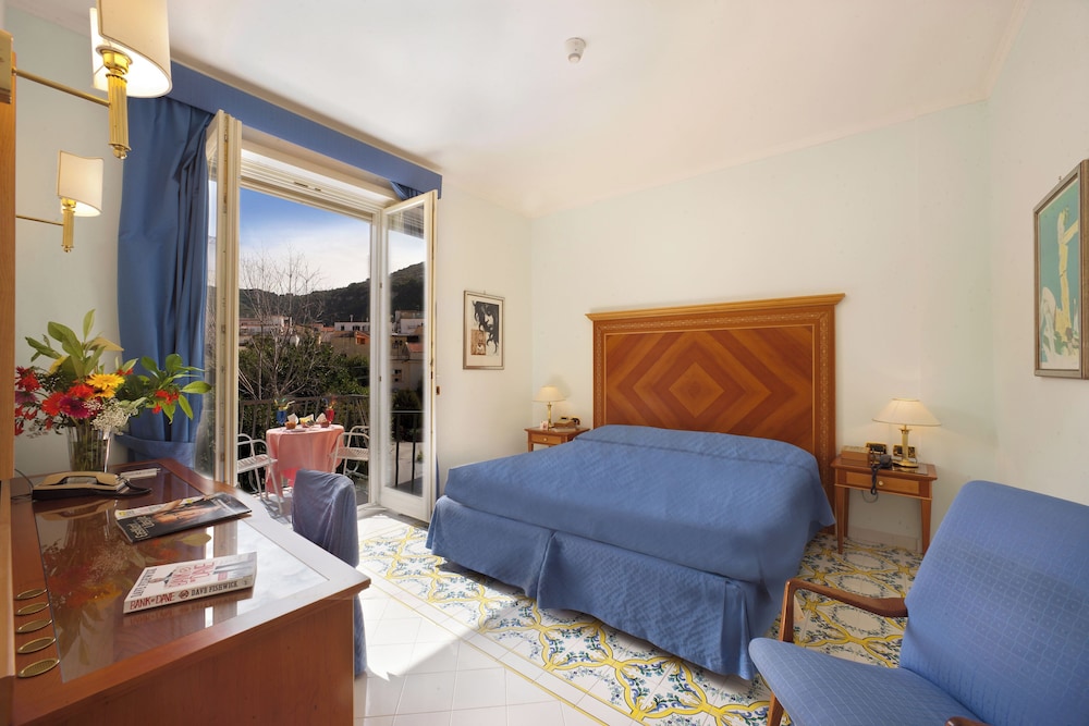 Continental — Hotel rooms in Sorrento, Campania