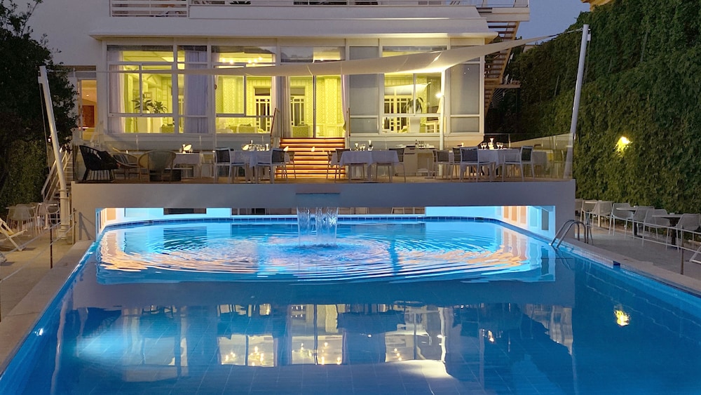 Continental — Swimming pool in Sorrento, Campania