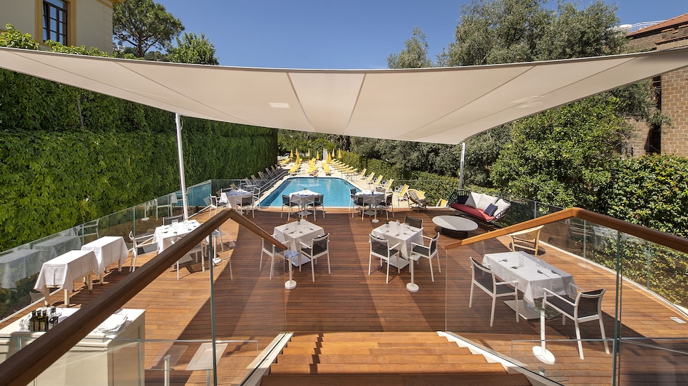Continental — Swimming pool in Sorrento, Campania