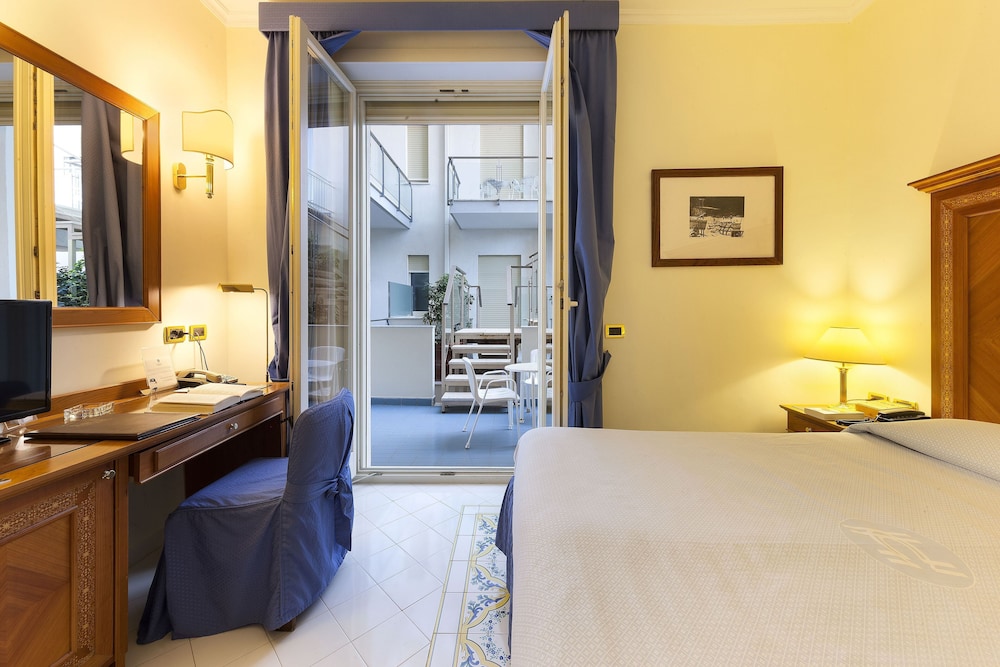 Continental — Hotel rooms in Sorrento, Campania