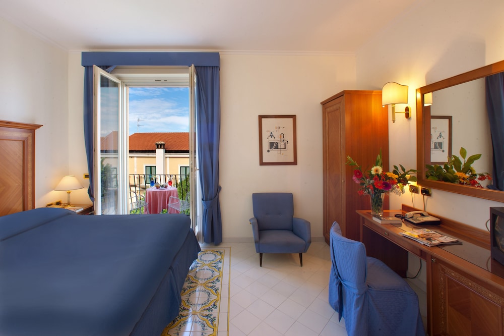 Continental — Hotel rooms in Sorrento, Campania