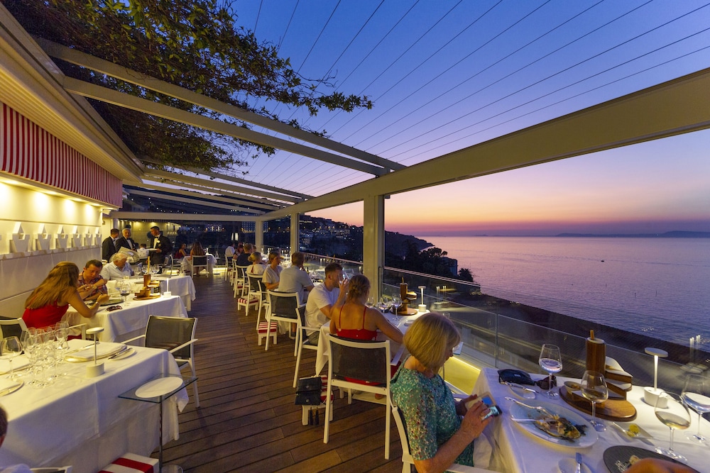Continental — Restaurant & bars in Sorrento, Campania
