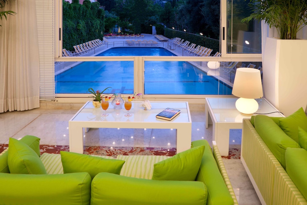 Continental — Swimming pool in Sorrento, Campania
