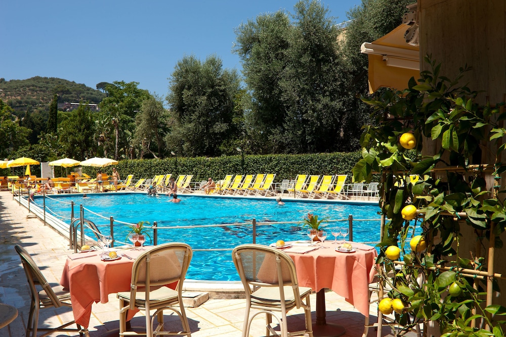 Continental — Swimming pool in Sorrento, Campania