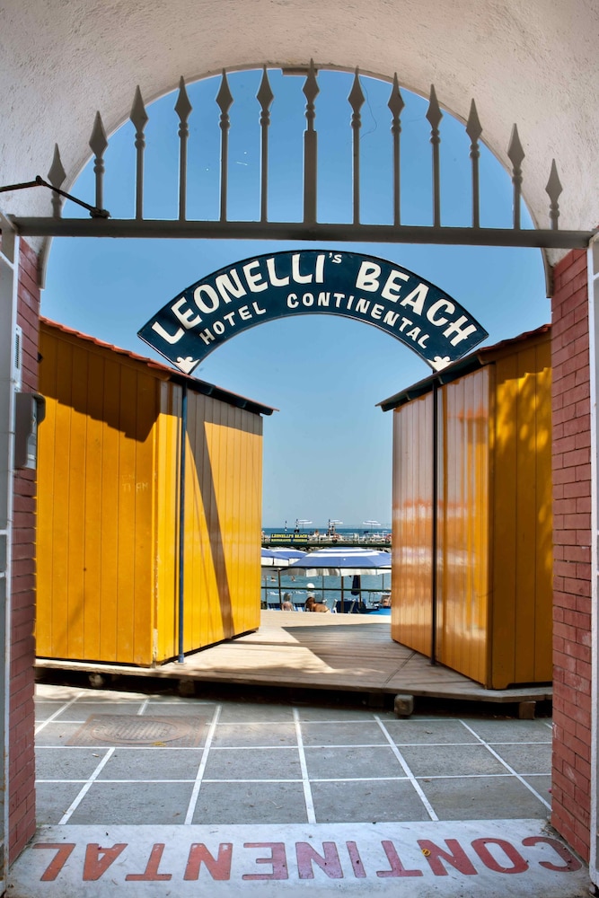 Continental — Beach in Sorrento, Campania