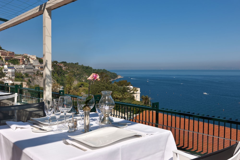 Continental — Restaurant & bars in Sorrento, Campania