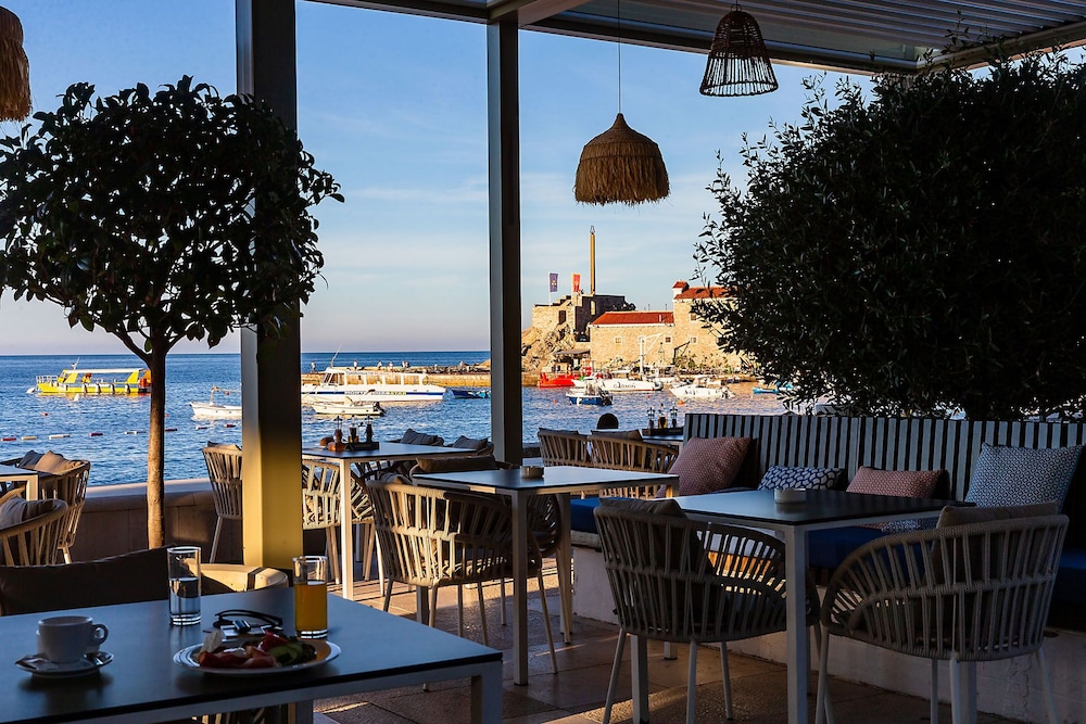 Hotel Riva by Aycon — Restaurant & bars in Petrovac, Budva Municipality