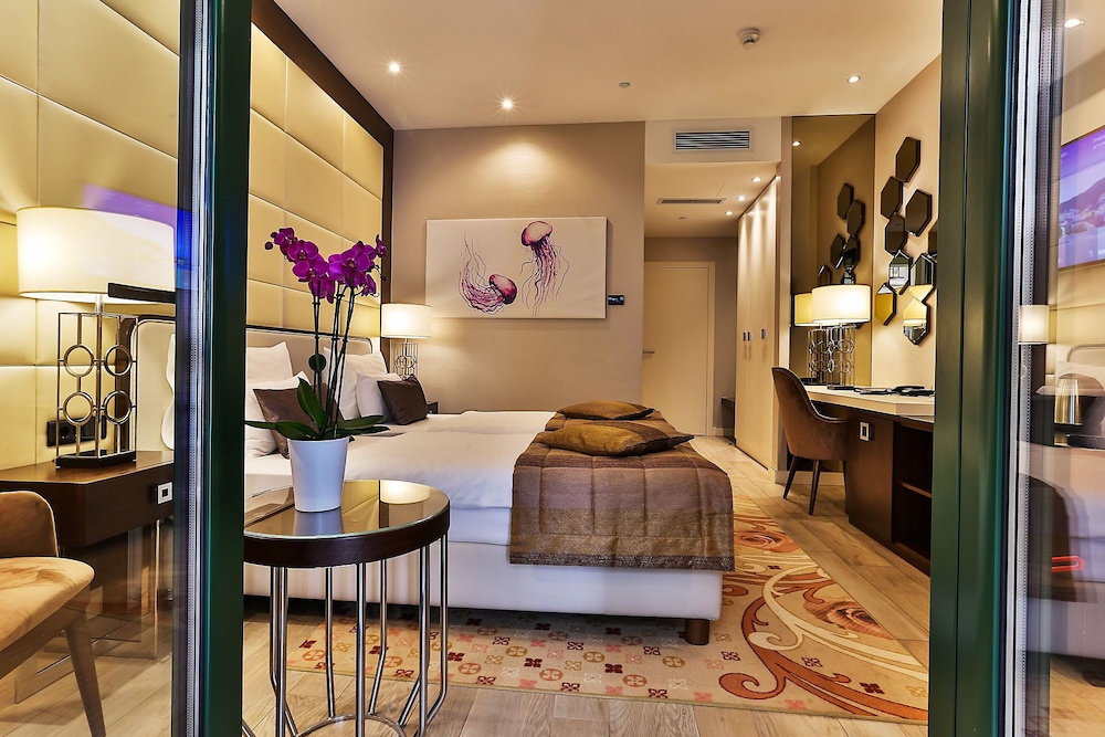 Hotel Riva by Aycon — Hotel rooms in Petrovac, Budva Municipality
