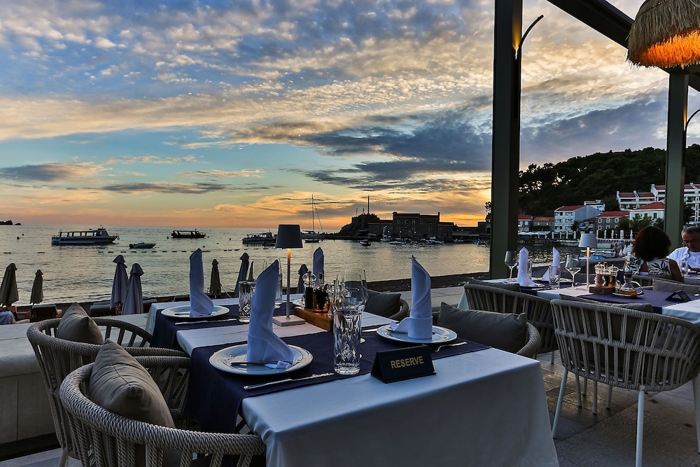 Hotel Riva by Aycon — Restaurant & bars in Petrovac, Budva Municipality