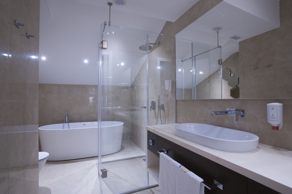 Hotel Riva by Aycon — Hotel rooms in Petrovac, Budva Municipality