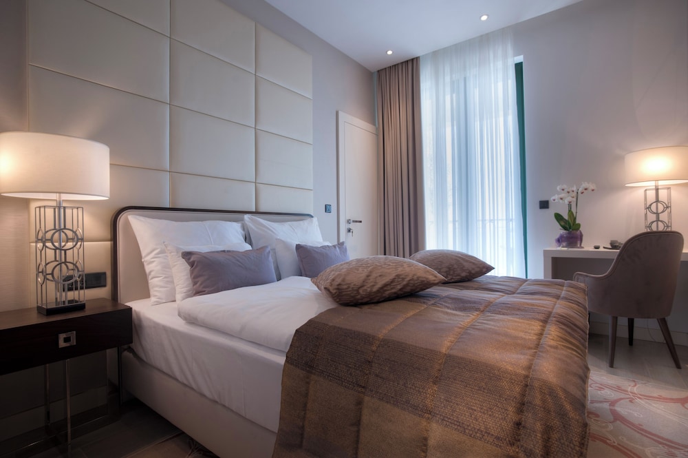 Hotel Riva by Aycon — Hotel rooms in Petrovac, Budva Municipality