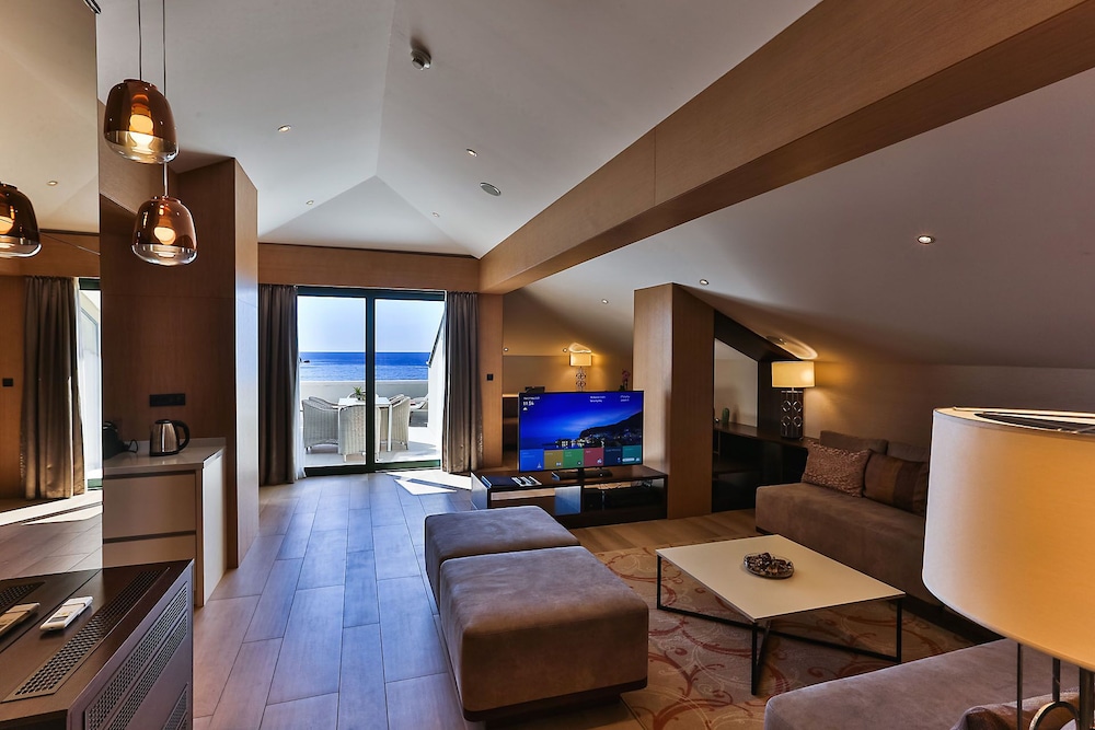 Hotel Riva by Aycon — Hotel rooms in Petrovac, Budva Municipality