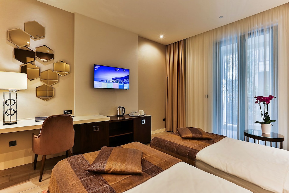 Hotel Riva by Aycon — Hotel rooms in Petrovac, Budva Municipality