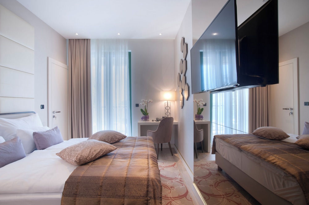 Hotel Riva by Aycon — Hotel rooms in Petrovac, Budva Municipality