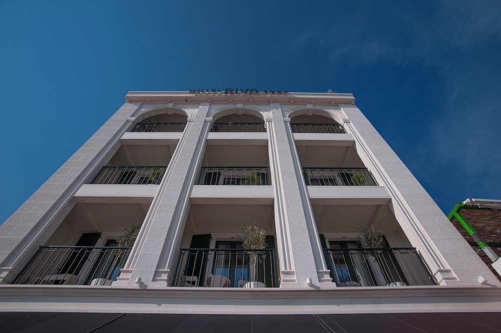 Hotel Riva by Aycon — Hotel building in Petrovac, Budva Municipality
