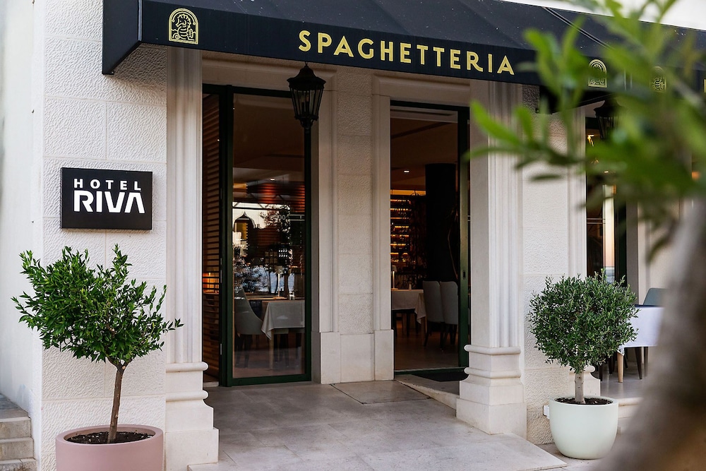 Hotel Riva by Aycon — Restaurant & bars in Petrovac, Budva Municipality