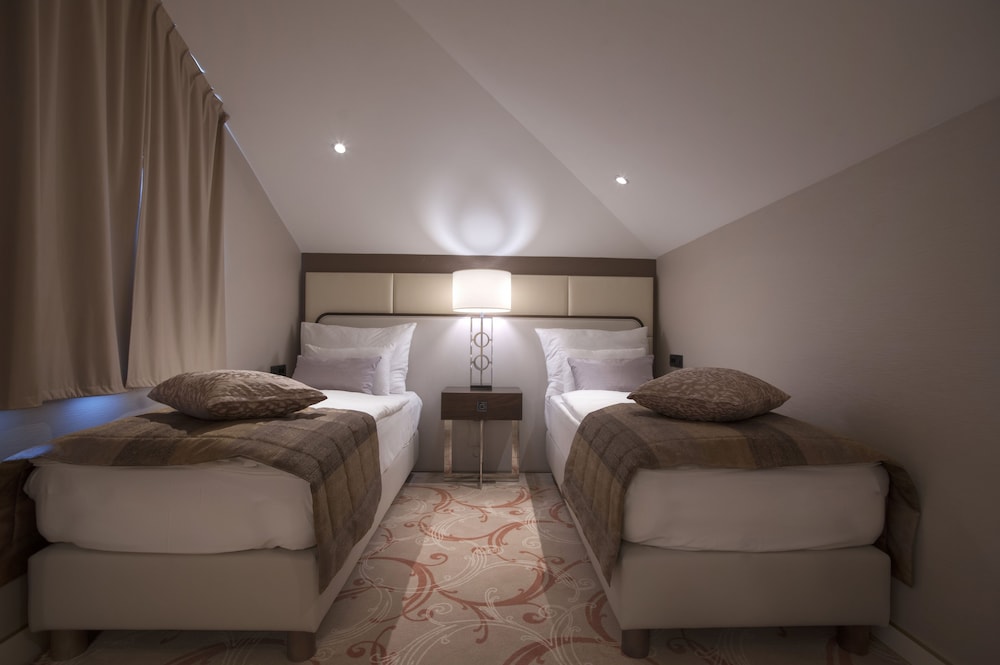 Hotel Riva by Aycon — Hotel rooms in Petrovac, Budva Municipality