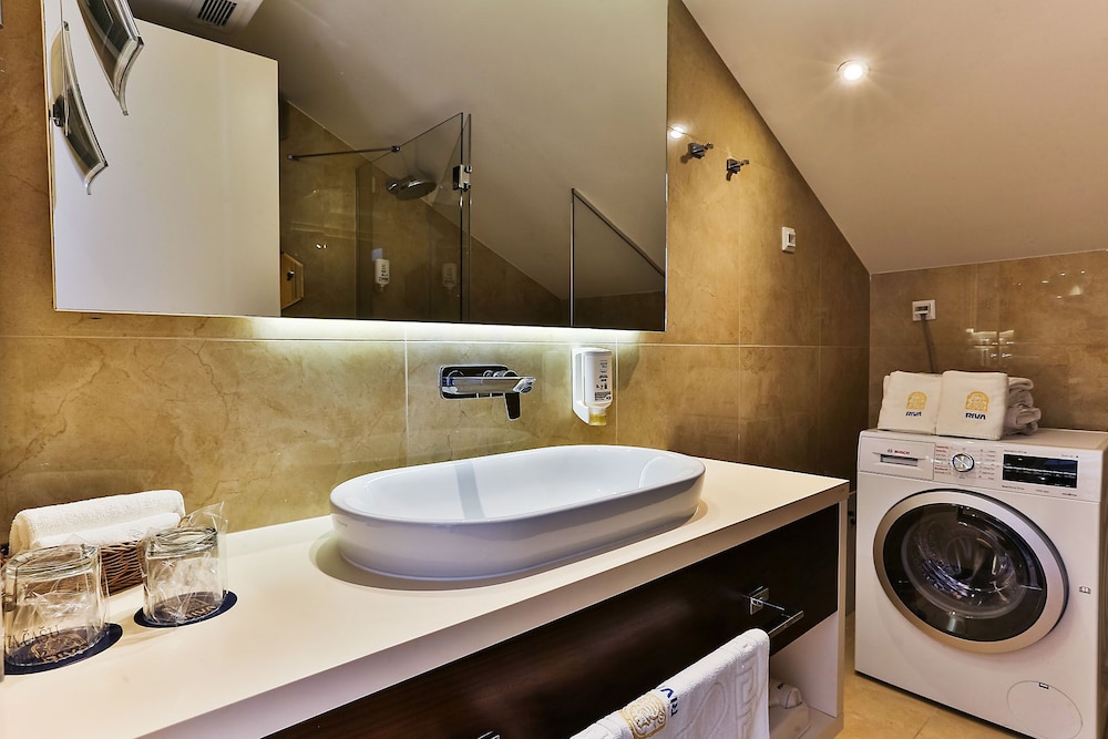 Hotel Riva by Aycon — Hotel rooms in Petrovac, Budva Municipality