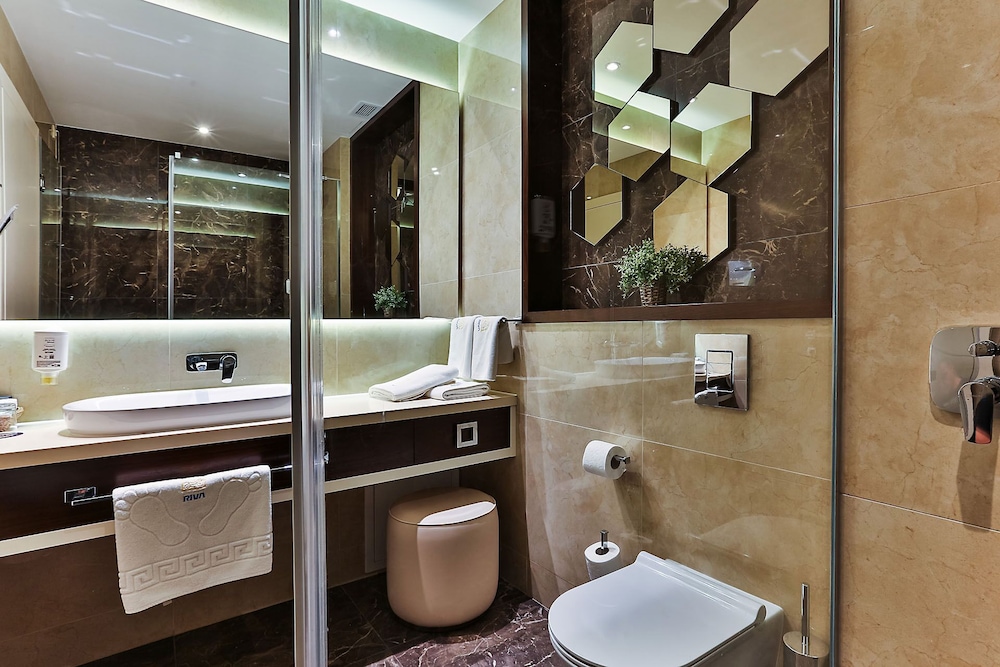 Hotel Riva by Aycon — Hotel rooms in Petrovac, Budva Municipality
