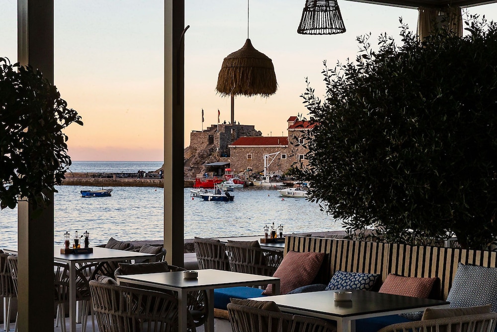 Hotel Riva by Aycon — Restaurant & bars in Petrovac, Budva Municipality