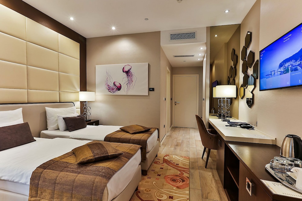 Hotel Riva by Aycon — Hotel rooms in Petrovac, Budva Municipality